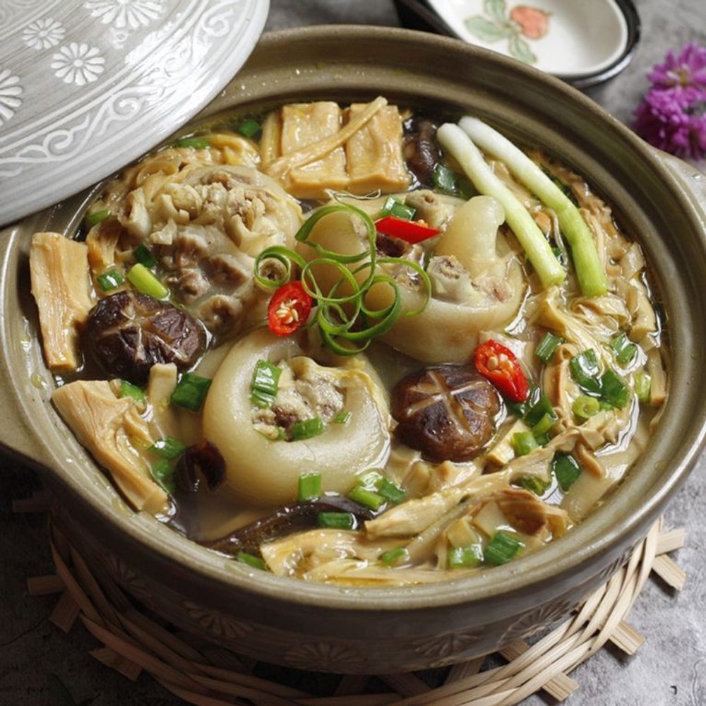 Cách làm măng khô hầm chân giò đậm đà