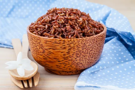 Cách phân biệt giữa gạo còn cám và gạo nguyên cám