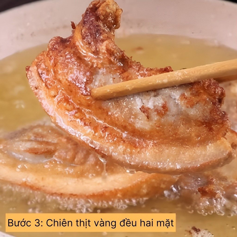 chiên thịt vàng đều hai mặt