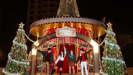 Top 10 địa điểm trang trí Noel tại TP.HCM tha hồ “sống ảo” 2025