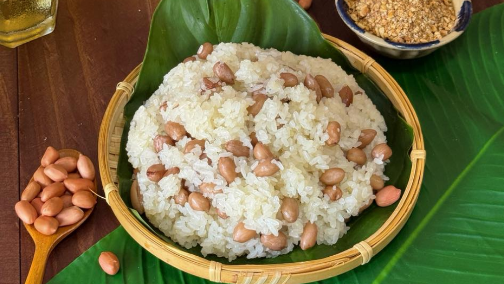 Xôi lạc là món quà sáng bình dị nhưng giàu giá trị văn hóa. (Nguồn: Internet)