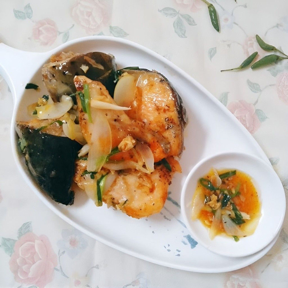 cá hồi chiên nước mắm