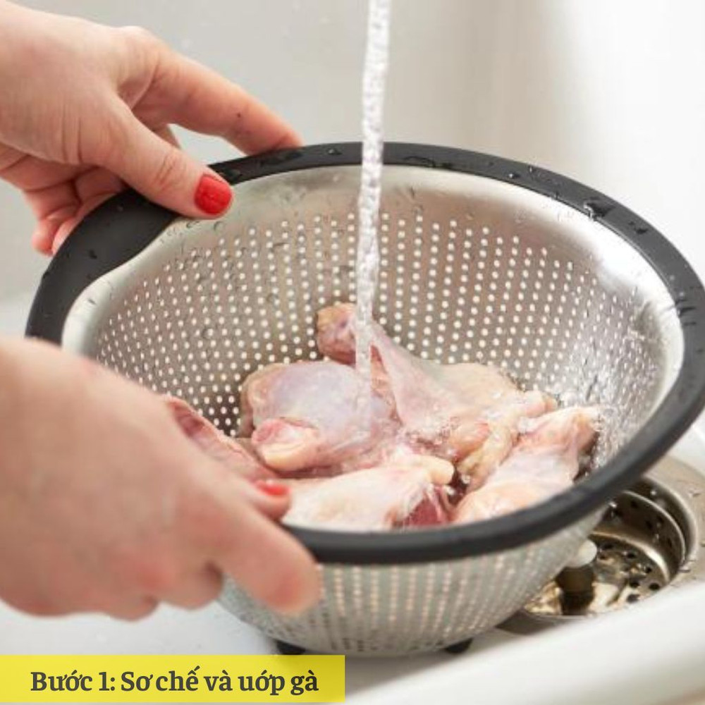 Sơ chế và ướp gà