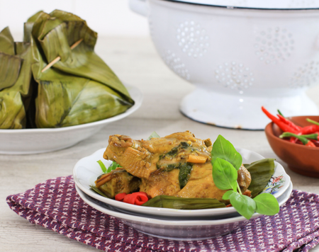 Công thức làm gà rang sả ớt cho bữa ăn gia đình