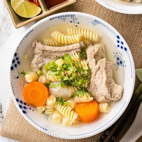 nui nấu nước hầm xương