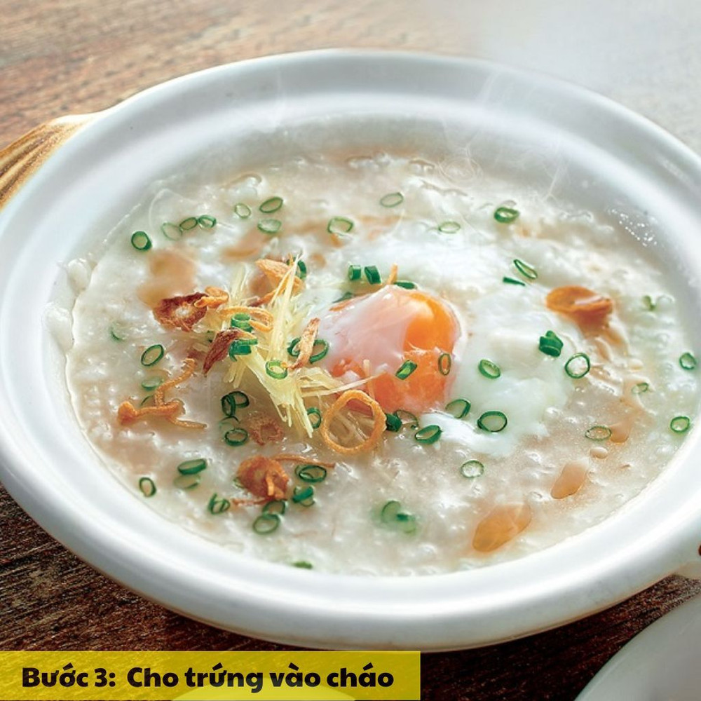 Cho trứng vào cháo