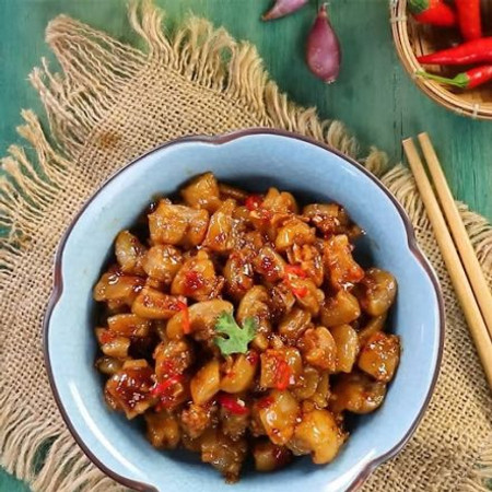 Làm thịt nạc rim nước mắm đậm đà đưa cơm