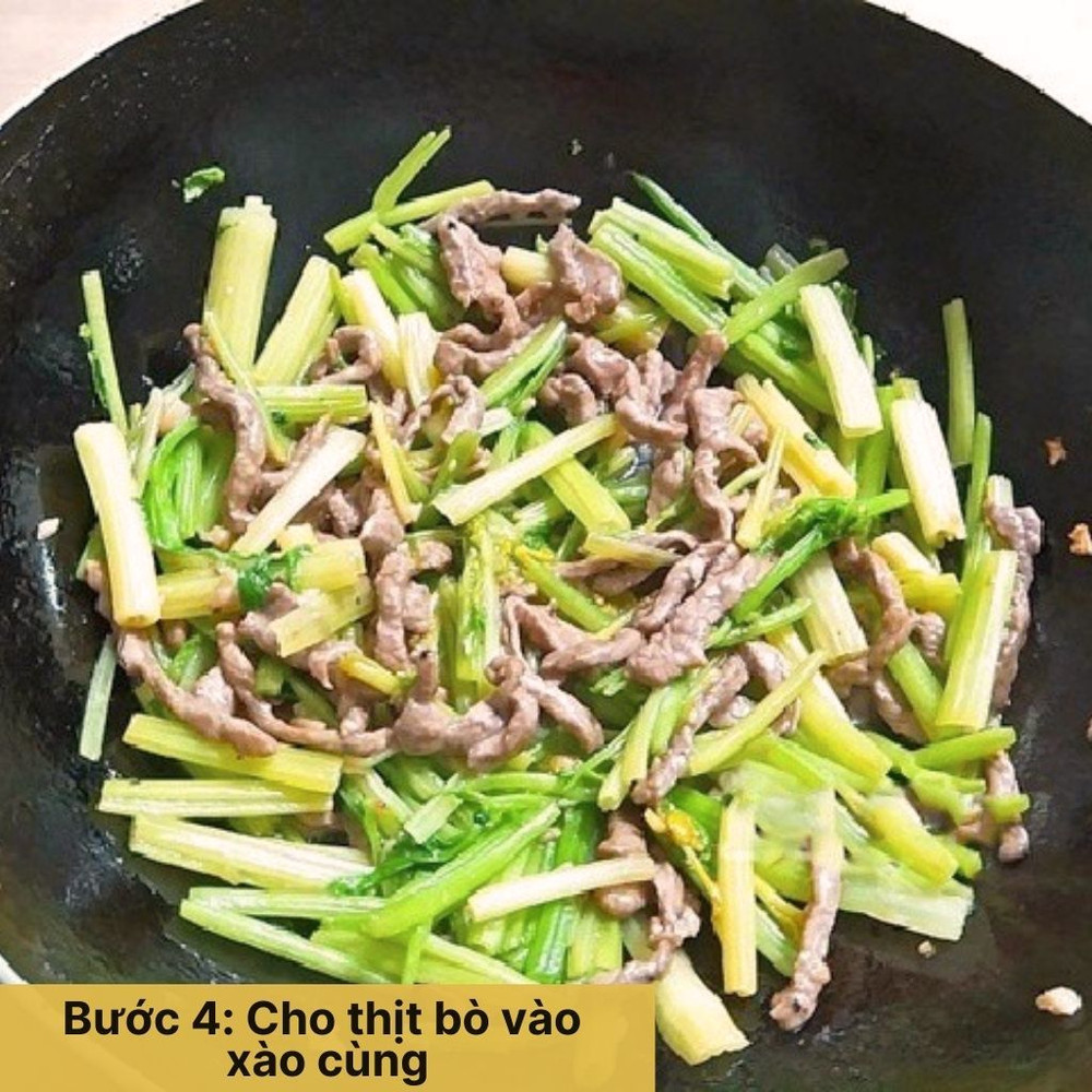 Xào với thịt bò