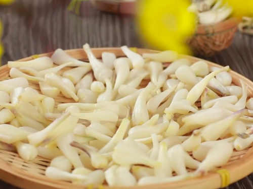 Cách làm củ kiệu ngâm chanh dây độc đáo sau dịp Tết
