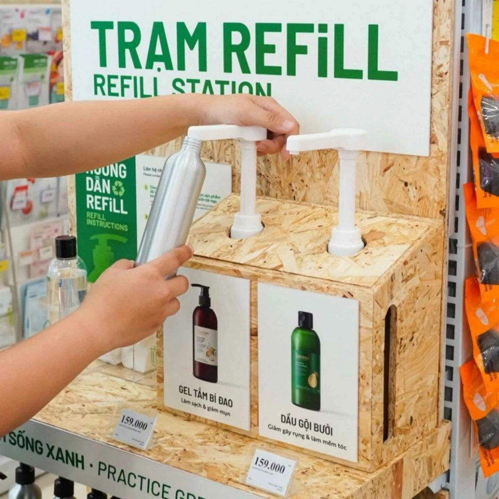 Trạm nạp lại refill packaging giảm rác thải bao bì nhựa trong mua sắm tiêu dùng. (Nguồn: Internet)