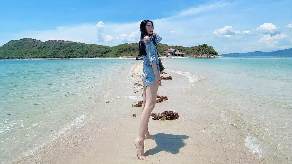 Chinh phục con đường giữa biển độc đáo tại địa điểm du lịch Nha Trang - Điệp Sơn. (Nguồn: Internet)