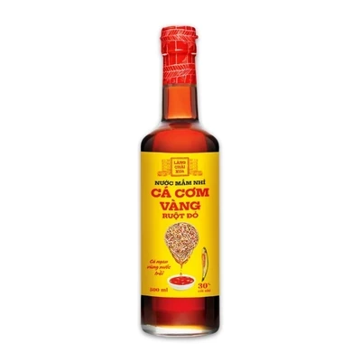 Nước mắm cá cơm vàng ruột đỏ Làng Chài Xưa chai 500ml
