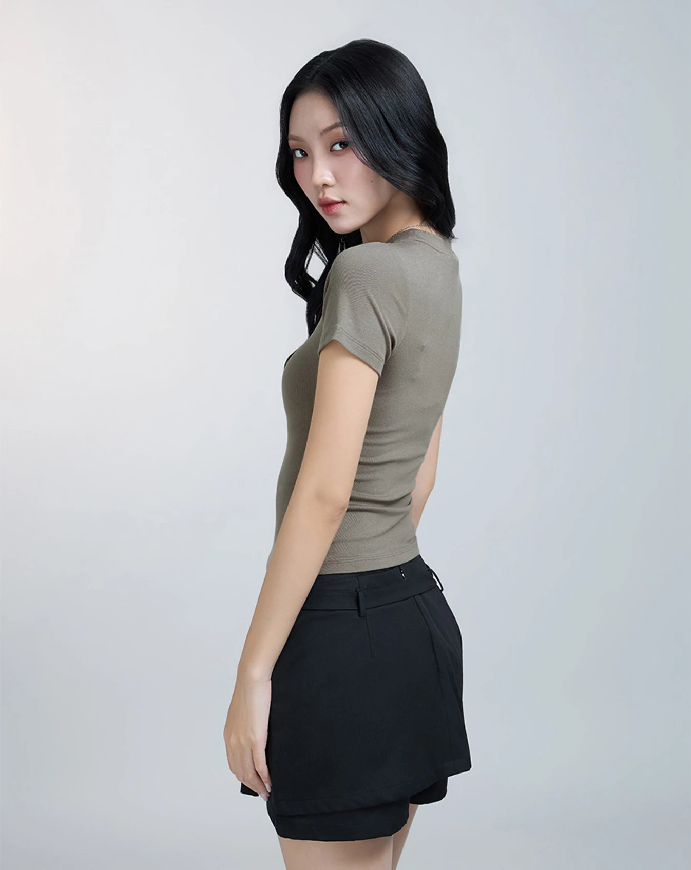 Áo thun form Slim-Fit tay ngắn. - Image 3