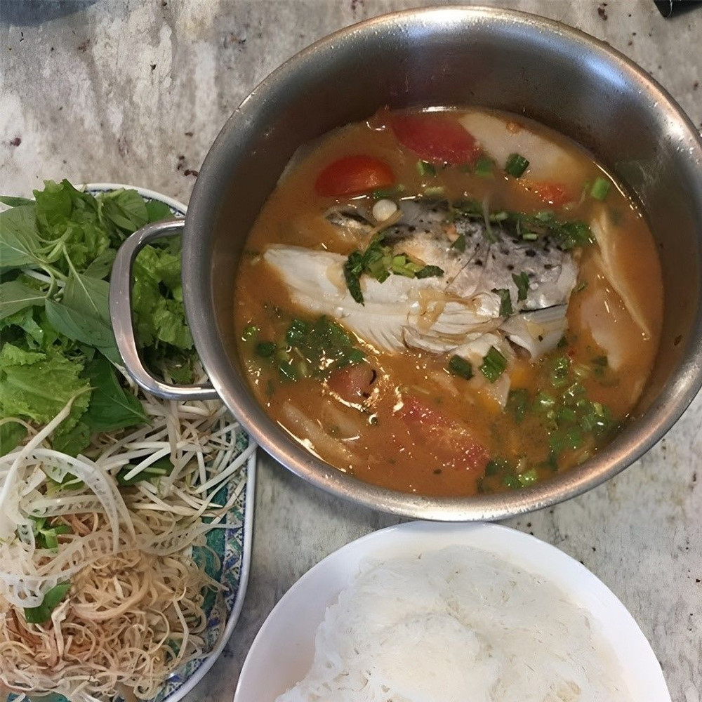 lẩu đầu cá hồi