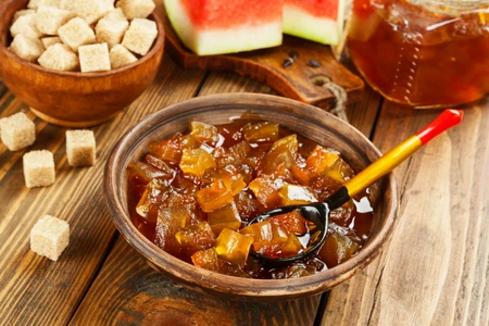 Sáng tạo món mứt thơm ngon từ cùi dưa hấu: gợi ý cho quà tết độc đáo