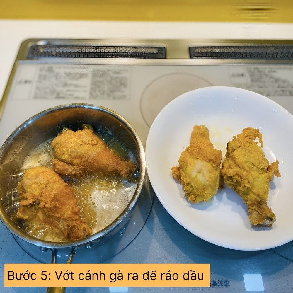 vớt cánh gà ra đ��� ráo dầu