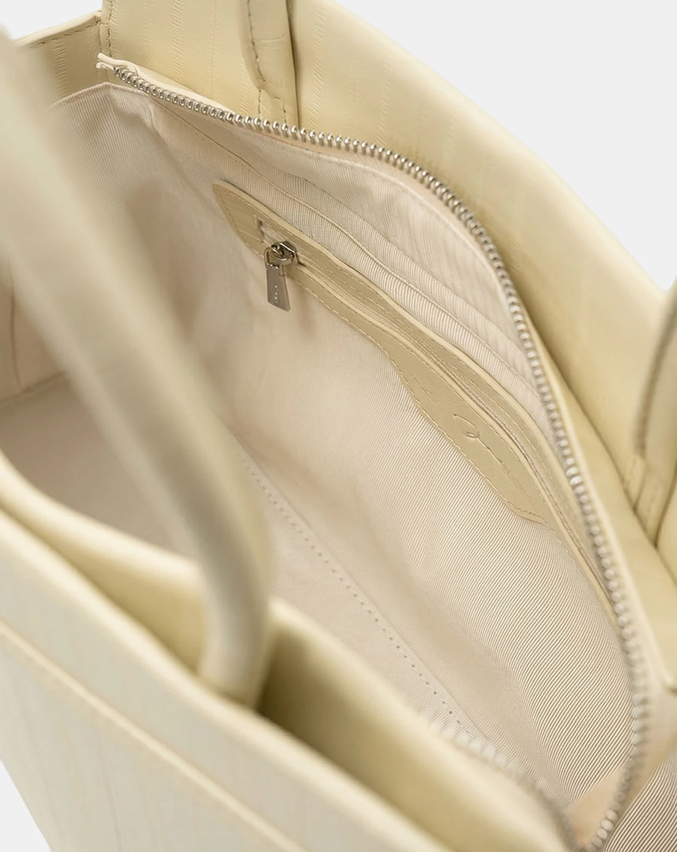 Túi Xách Trung Top Handle Bag Phối Khoá - Image 8