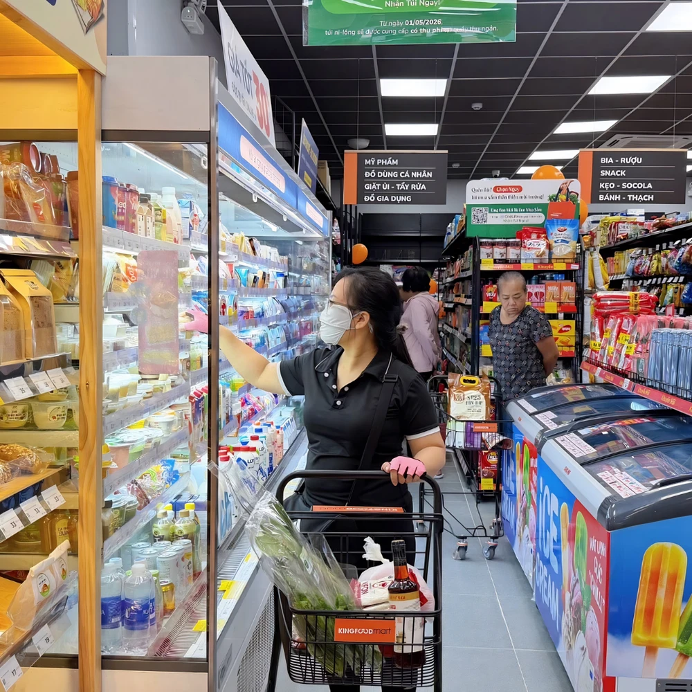 Không gian mua sắm thực phẩm tươi sạch tại siêu thị Kingfoodmart. 