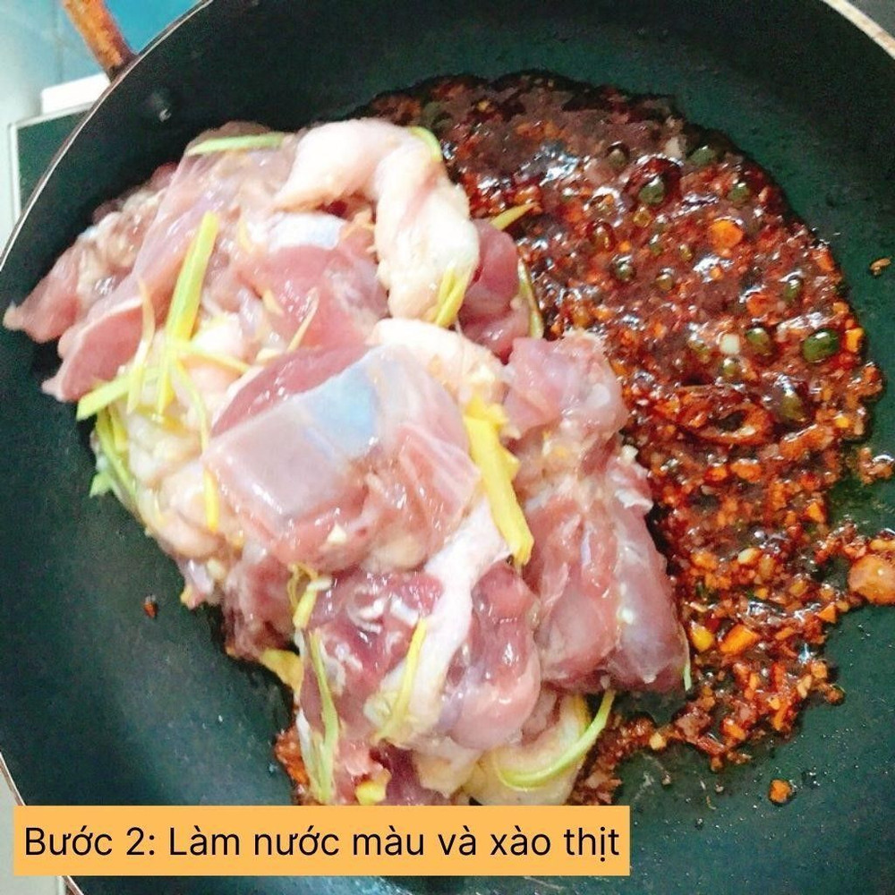 làm nước màu và xào thịt