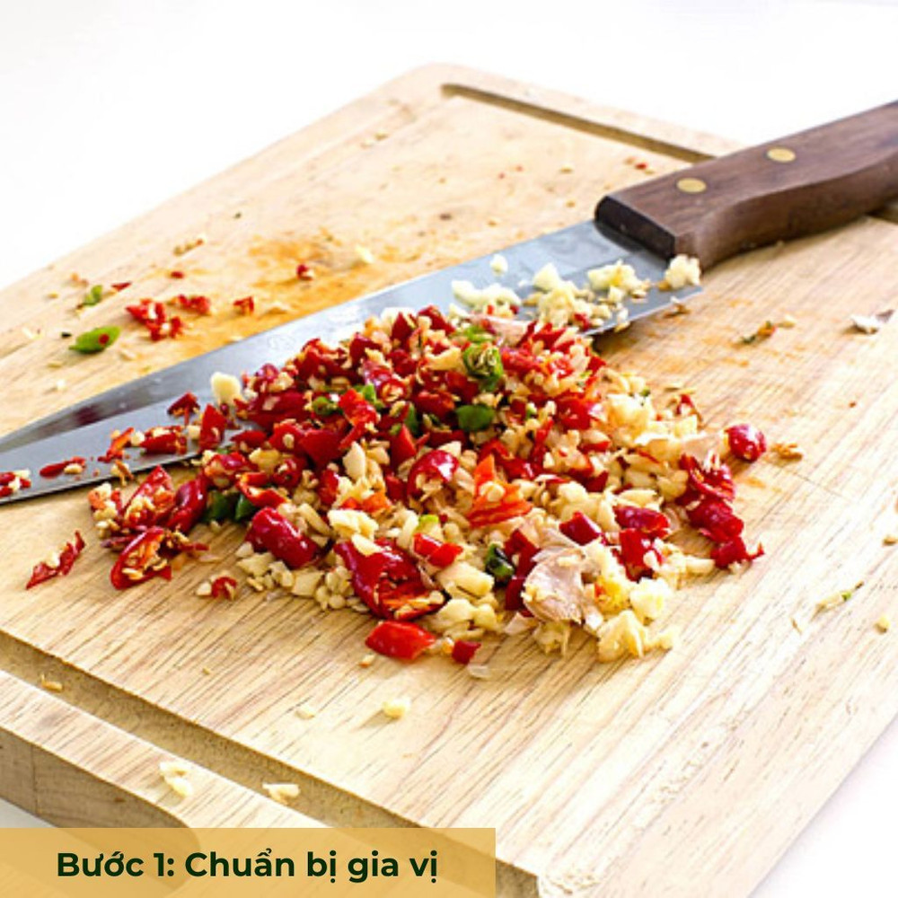 bước 1 băm tỏi ớt