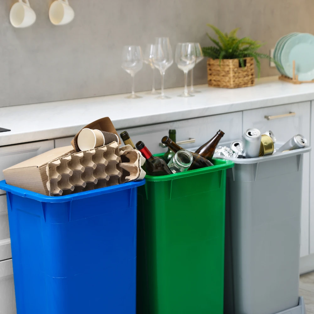 Phân loại rác đúng cách tại nguồn là hành động đơn giản của người tiêu dùng giúp giảm rác chôn lấp. (Nguồn: Internet)