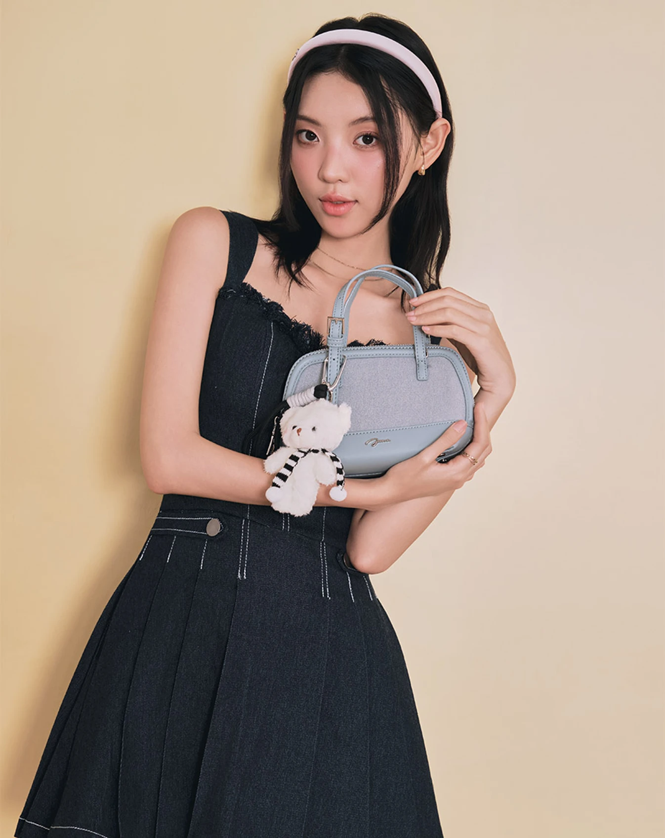 Túi Xách Nhỏ Form Bowling Phối Charm - Image 3