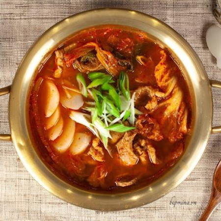 Canh kim chi thịt heo cay ngon đậm đà