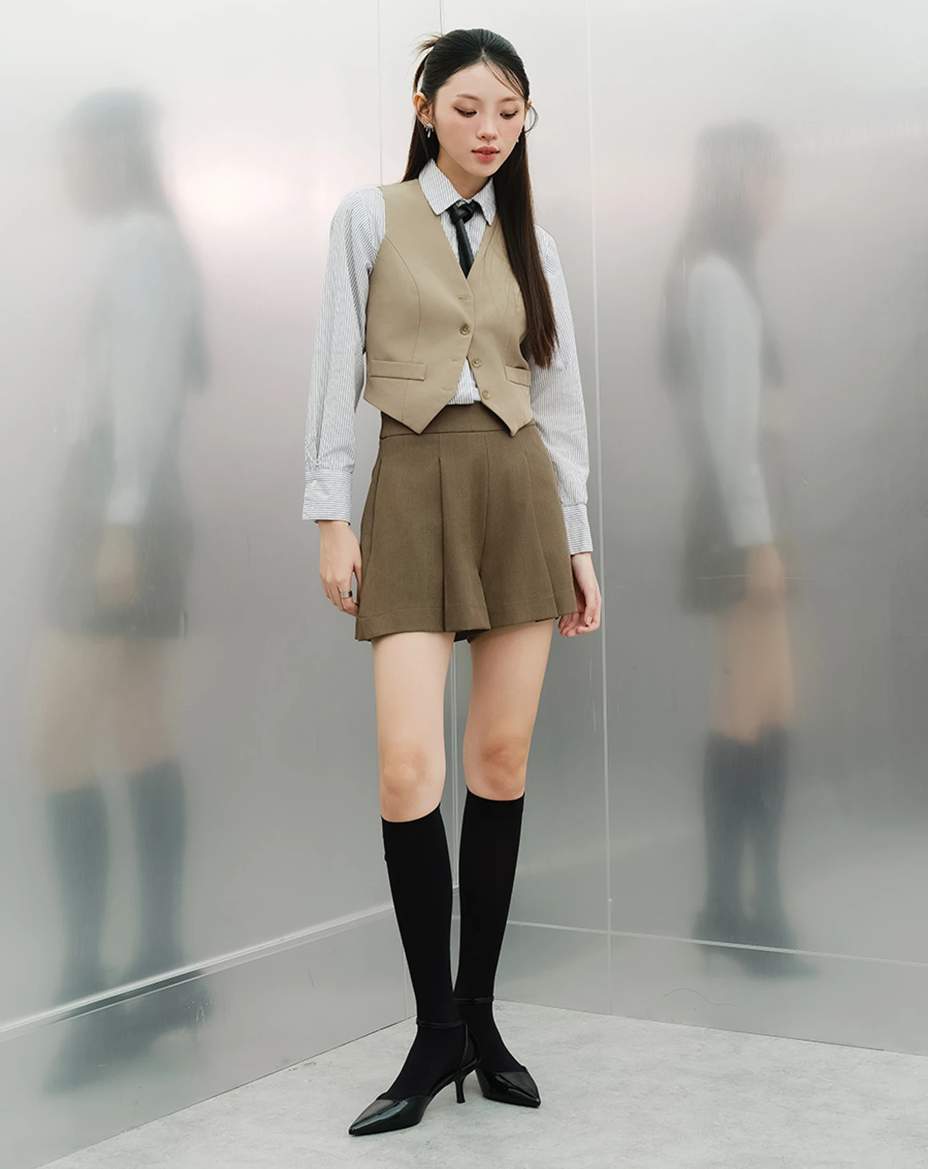 Quần short ống A xếp ly - Image 2