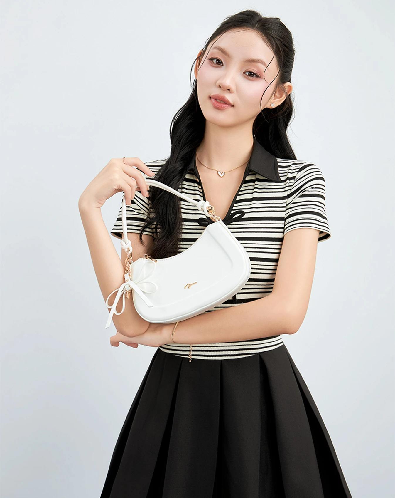 Túi Xách Nhỏ Top Handle Trang Trí Charm Bow - Image 4