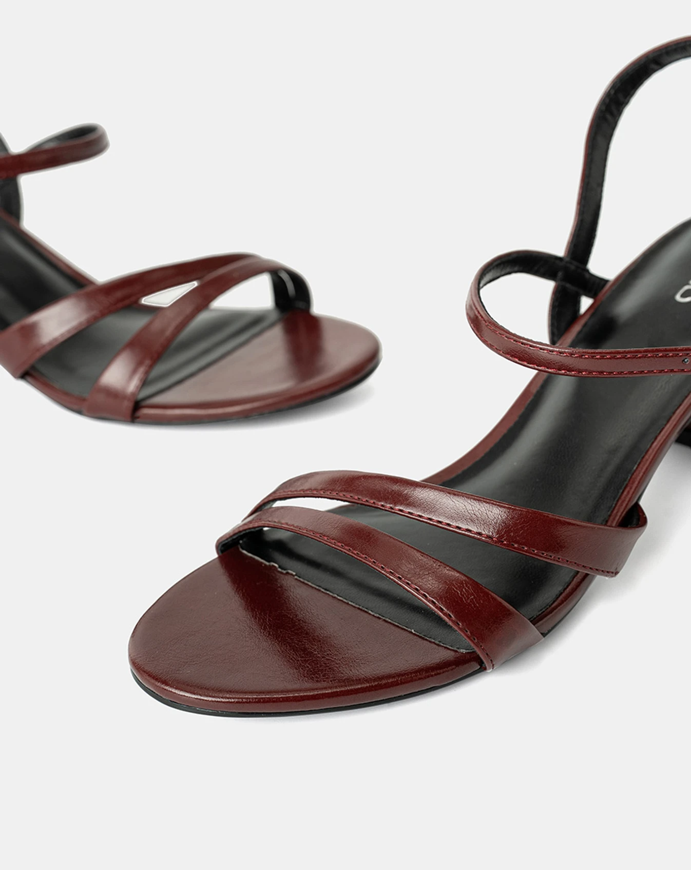Giày Sandal Hai Quai Gót Phối Kim Loại - Image 4