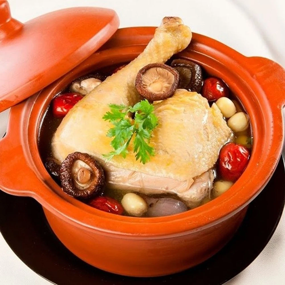 Gà hầm hạt sen
