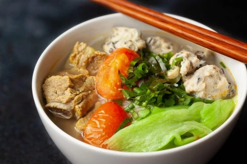 Hướng dẫn nấu món bún sườn chua đặc trưng hương vị Hà Nội
