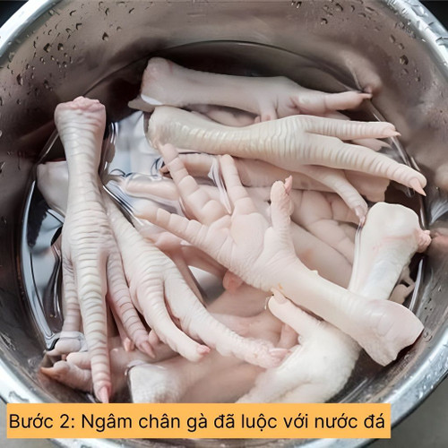 ngâm chân gà luộc với nước đá