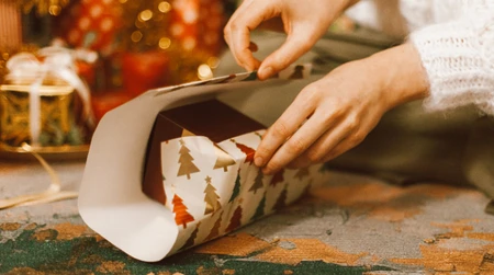 Gói quà Giáng Sinh cho đồng nghiệp: 3 cách sáng tạo, đẹp mắt, dễ làm