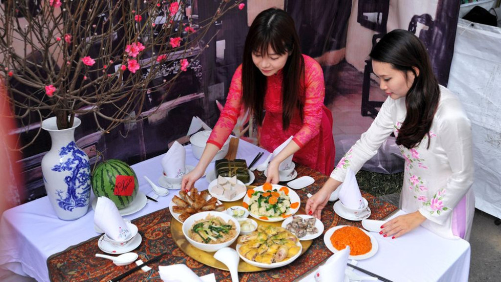 Cúng giao thừa trong nhà hay ngoài trời