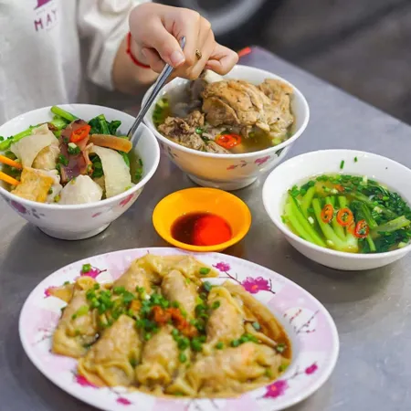 Hôm nay ăn gì ở Quận 11 TPHCM? Khám phá phố sủi cảo và những quán ngon đặc trưng