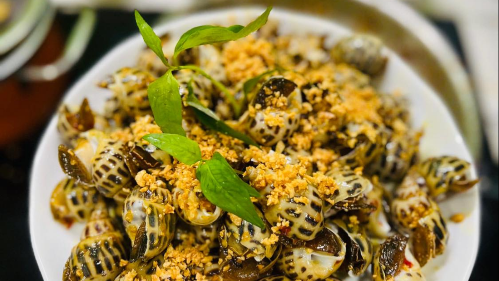 Ốc hương xào bơ tỏi – món ốc cao cấp thơm ngon khó cưỡng tại các quán ốc ngon Nha Trang. (Nguồn: Internet)