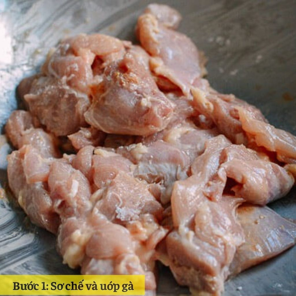 Sơ chế và ướp gà