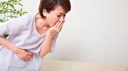 Nguyên nhân và cách điều trị triệu chứng ợ hơi, khó thở, đau ngực