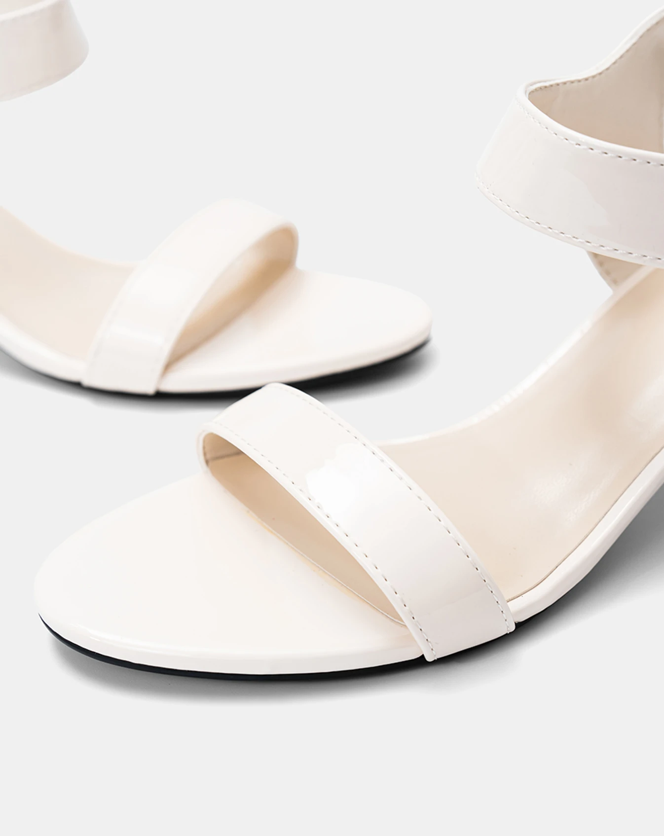 Giày Sandal Gót Trụ Quai Ngang Basic - Image 7