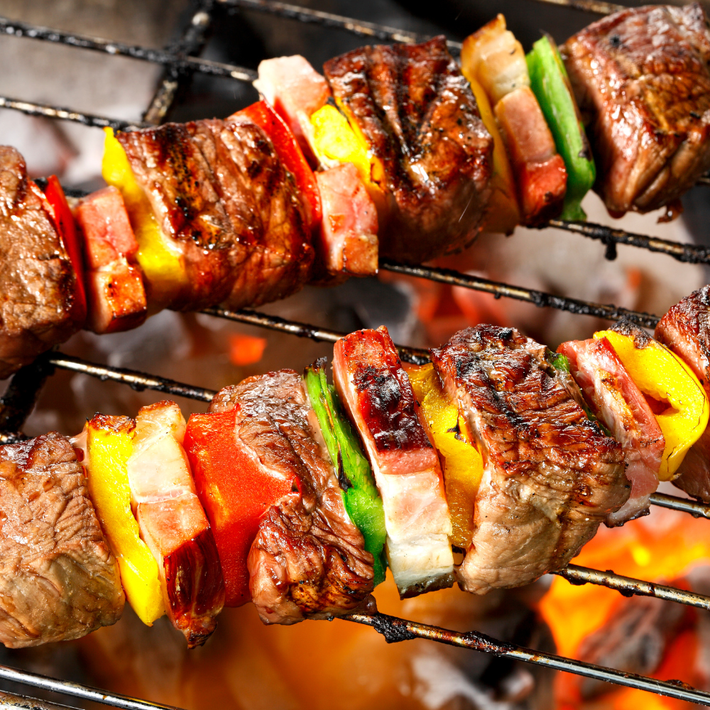 Tiệc nướng BBQ luôn là linh hồn của những buổi tụ tập ngày lễ
