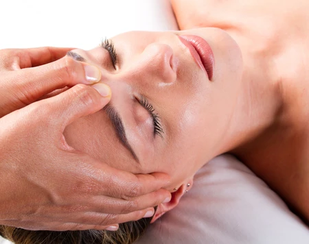Phương pháp bấm huyệt và massage giảm béo tại nhà