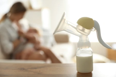 Giảm lượng sữa mẹ sau khi sinh con: Một vấn đề quan trọng