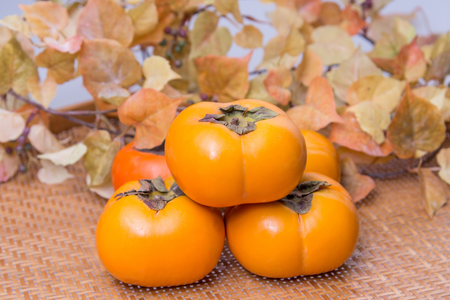 Những người nên hạn chế ăn hồng để tránh tình trạng không mong muốn