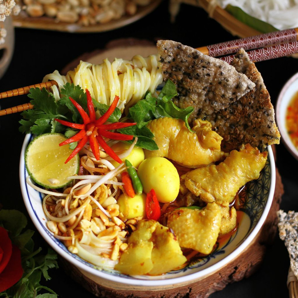 Bí quyết nấu mì Quảng gà ngon đúng điệu