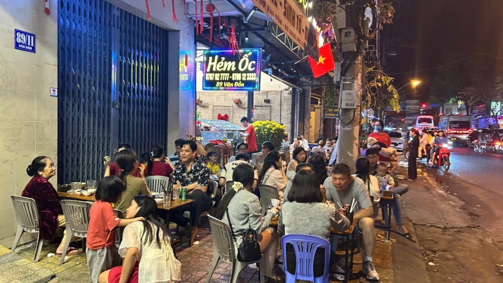 Hẻm ốc Vân Đồn bình dị quyến rũ trong bản đồ quán ốc ngon Nha Trang. (Nguồn: Internet)