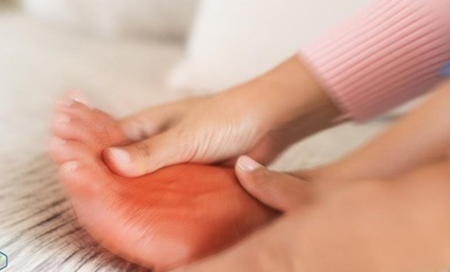 Bị đau mông và tê chân do ngồi lâu có phải triệu chứng thần kinh tọa hay không?