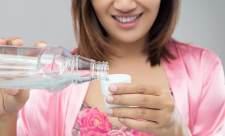 Hướng dẫn cách súc miệng với nước muối đúng chuẩn