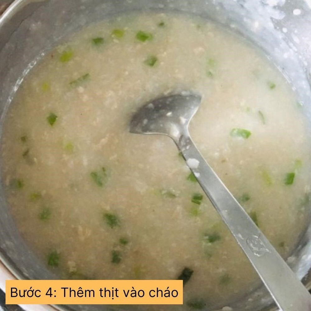 thêm thịt vào cháo
