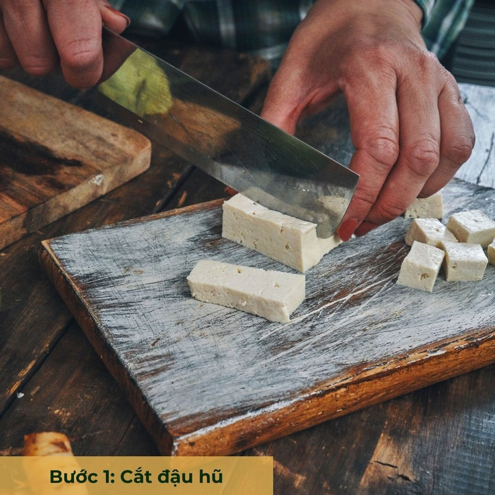 Bước 1 cắt đậu hũ